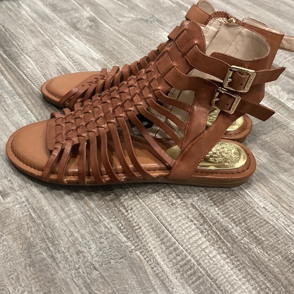 VINCE CAMUTO LEATHER SANDAL - Picture 4 of 8